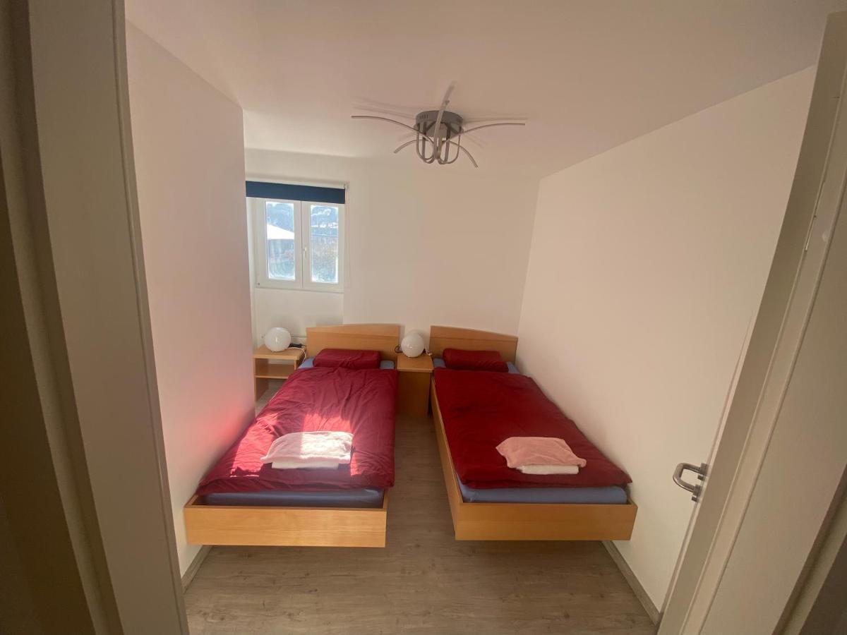 Today Appartement Famille Chippis Bagian luar foto