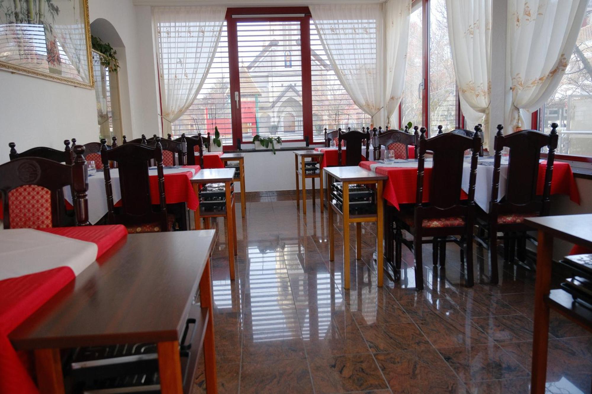 Today Appartement Famille Chippis Bagian luar foto